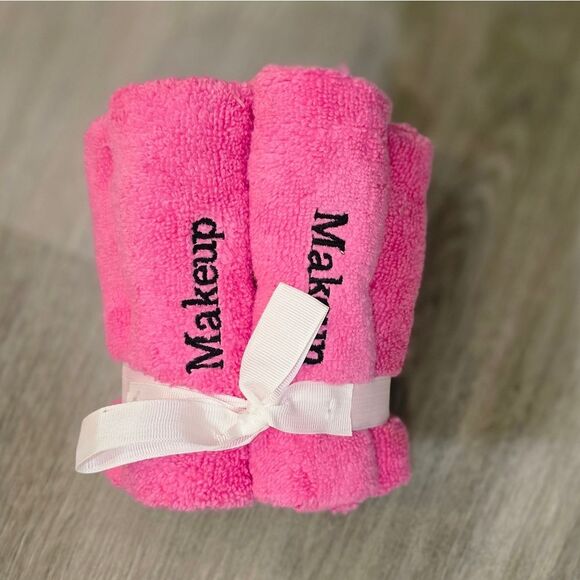 At Home Set Of 5 Pink Makeup Towels - Picture 3 of 6